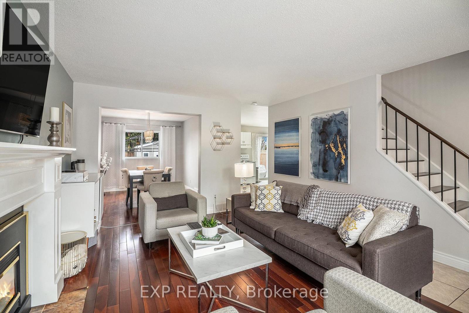 302 Cote-royale Crescent