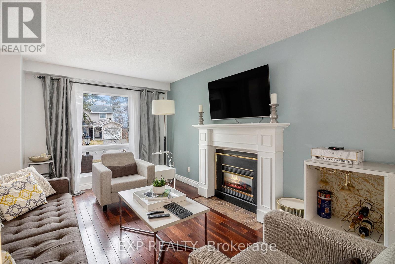 302 Cote-royale Crescent