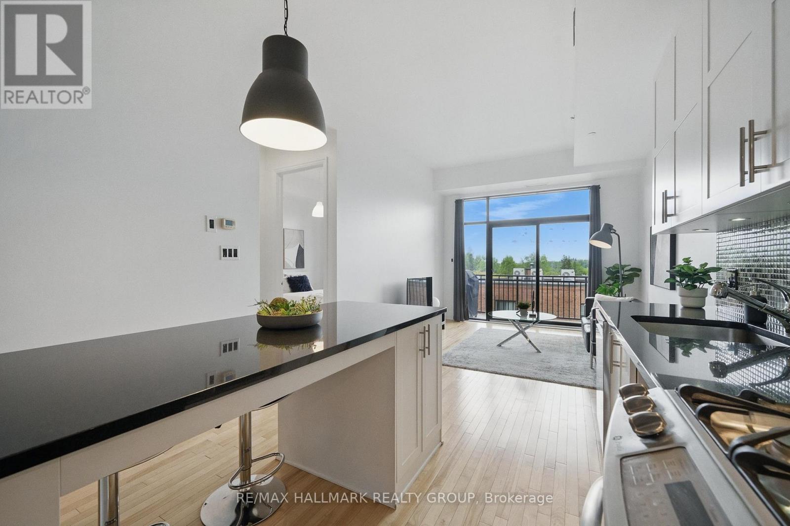 Ph7 - 808 Bronson Avenue