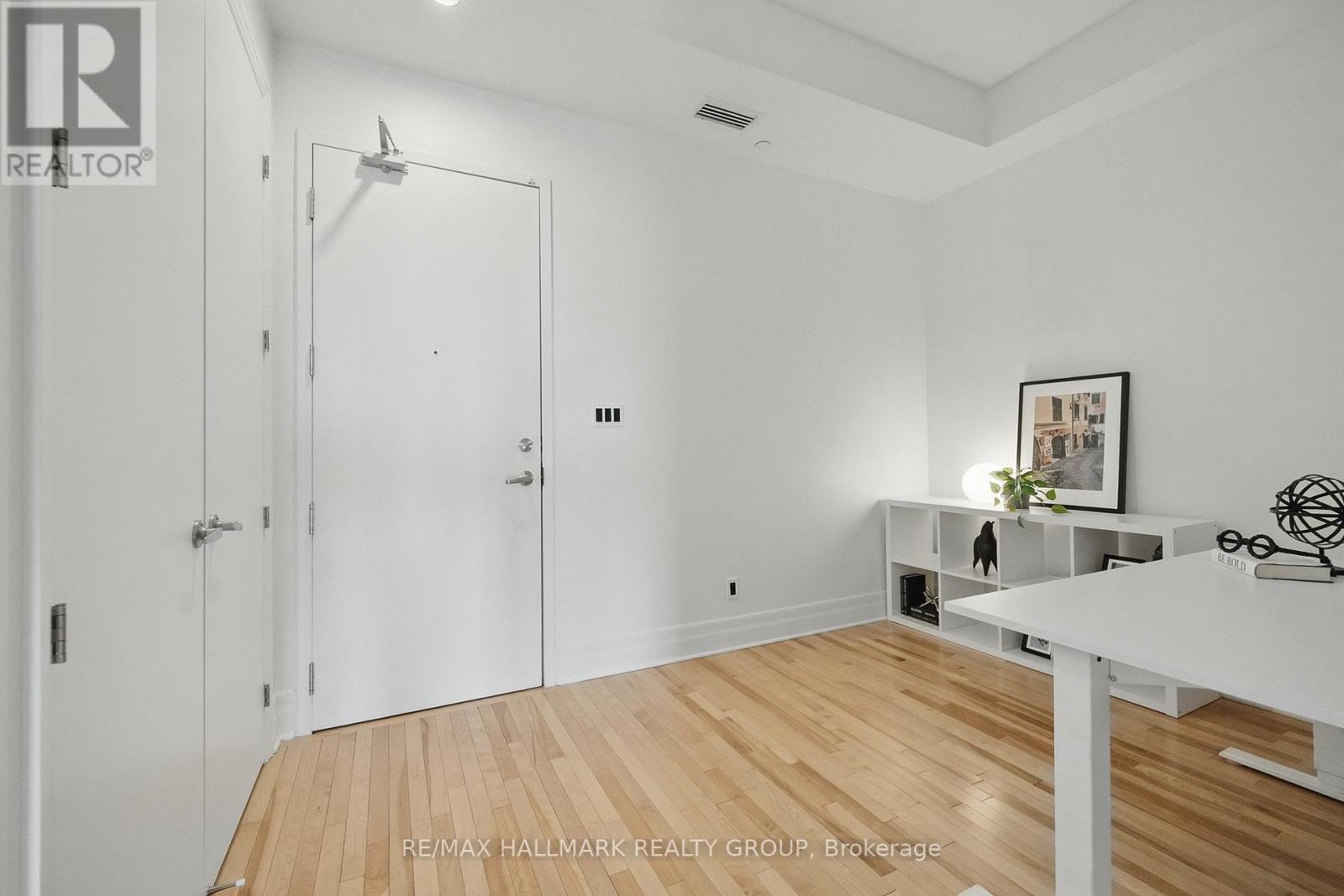 Ph7 - 808 Bronson Avenue