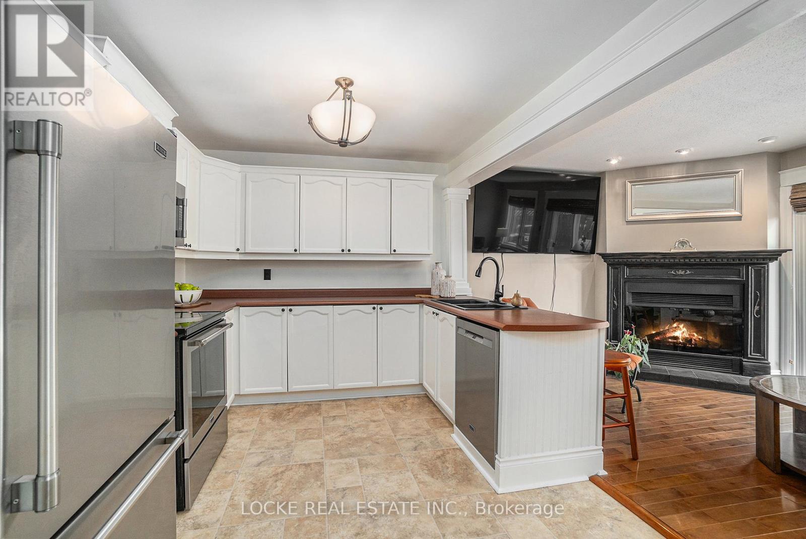 694 Morewood Crescent