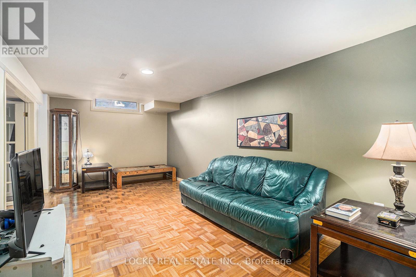 694 Morewood Crescent