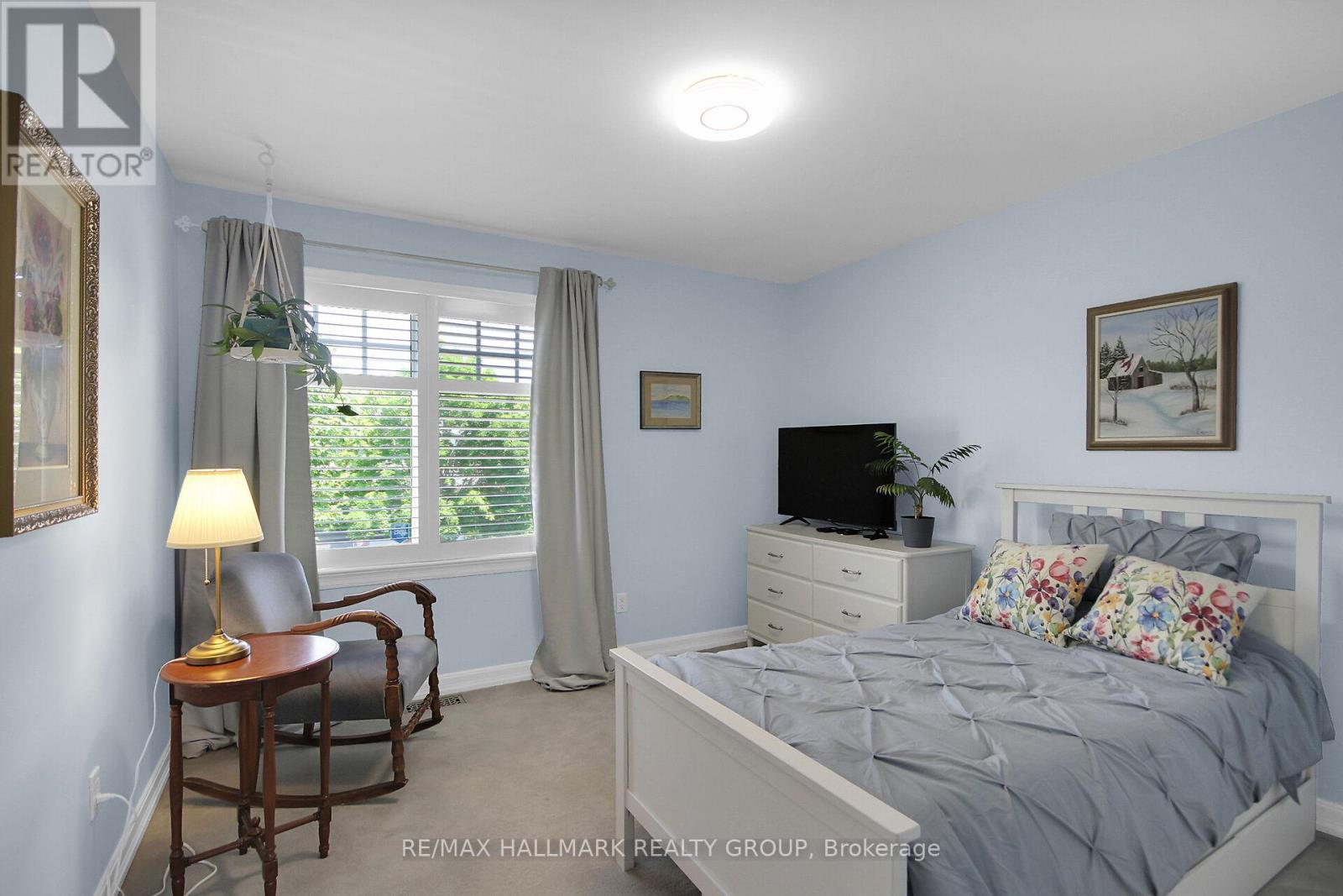 30 Oakbriar Crescent
