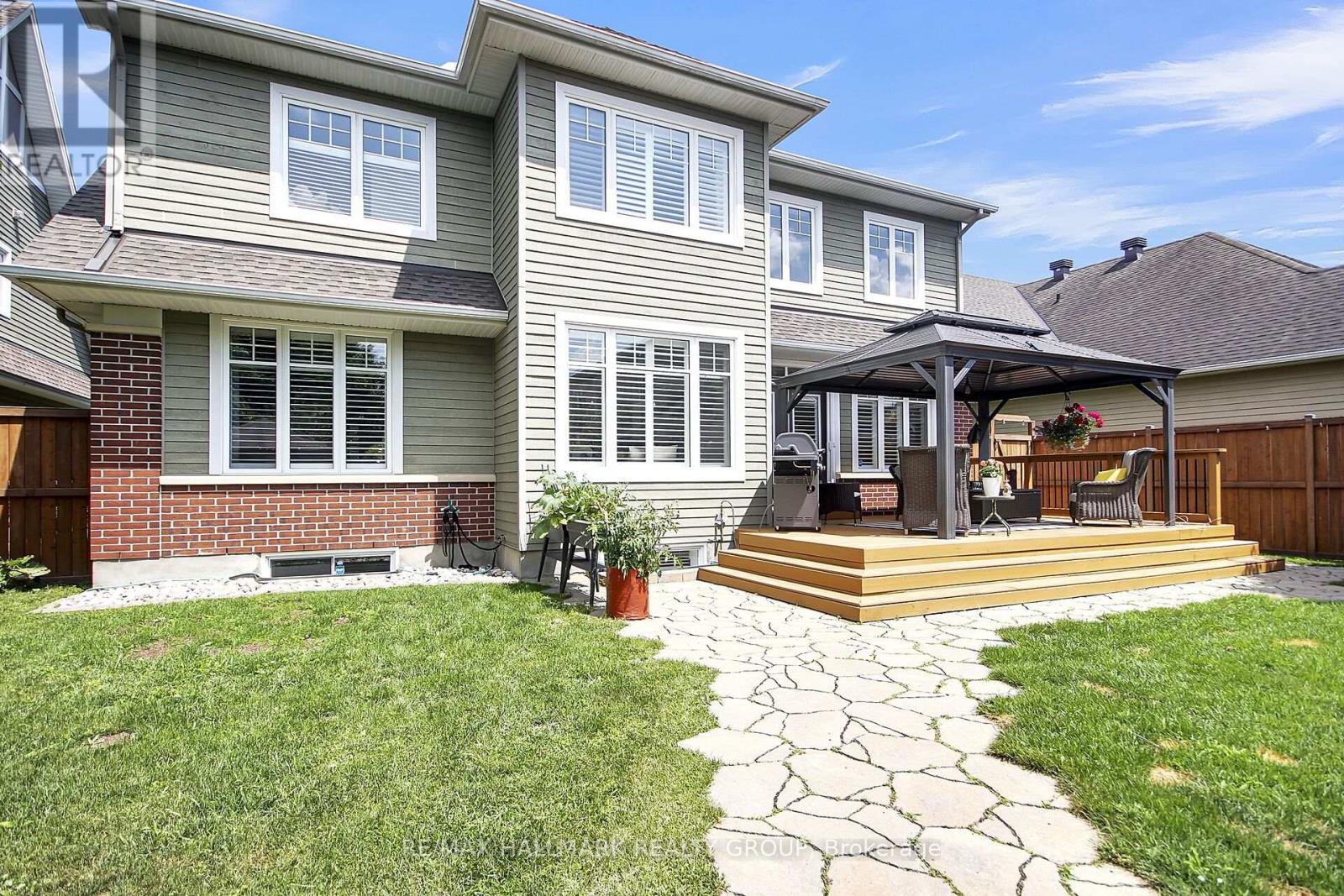 30 Oakbriar Crescent