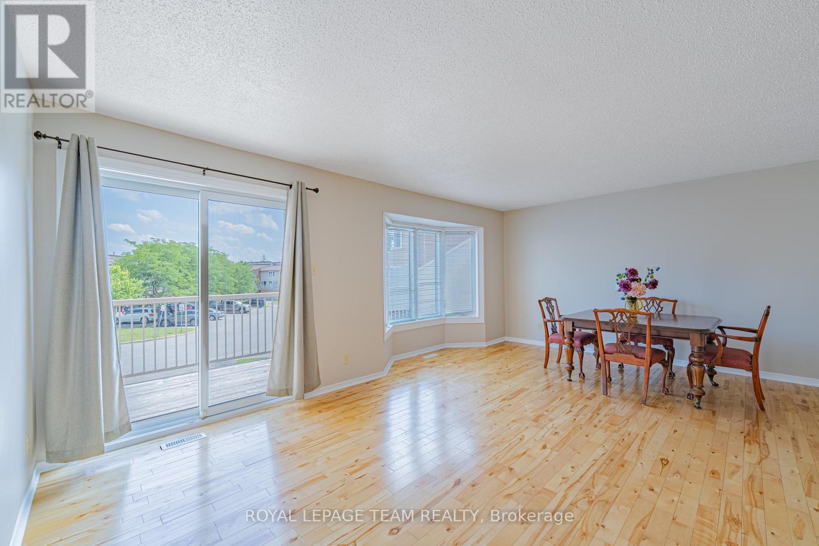 28 Huntview Private