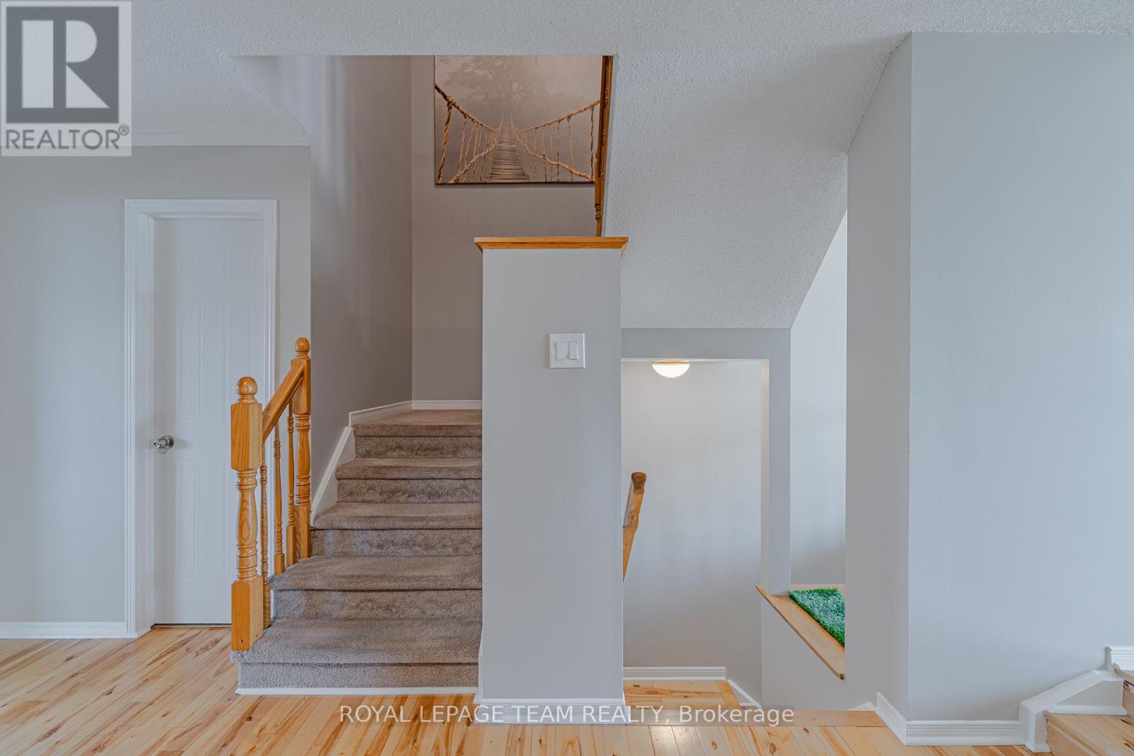 28 Huntview Private