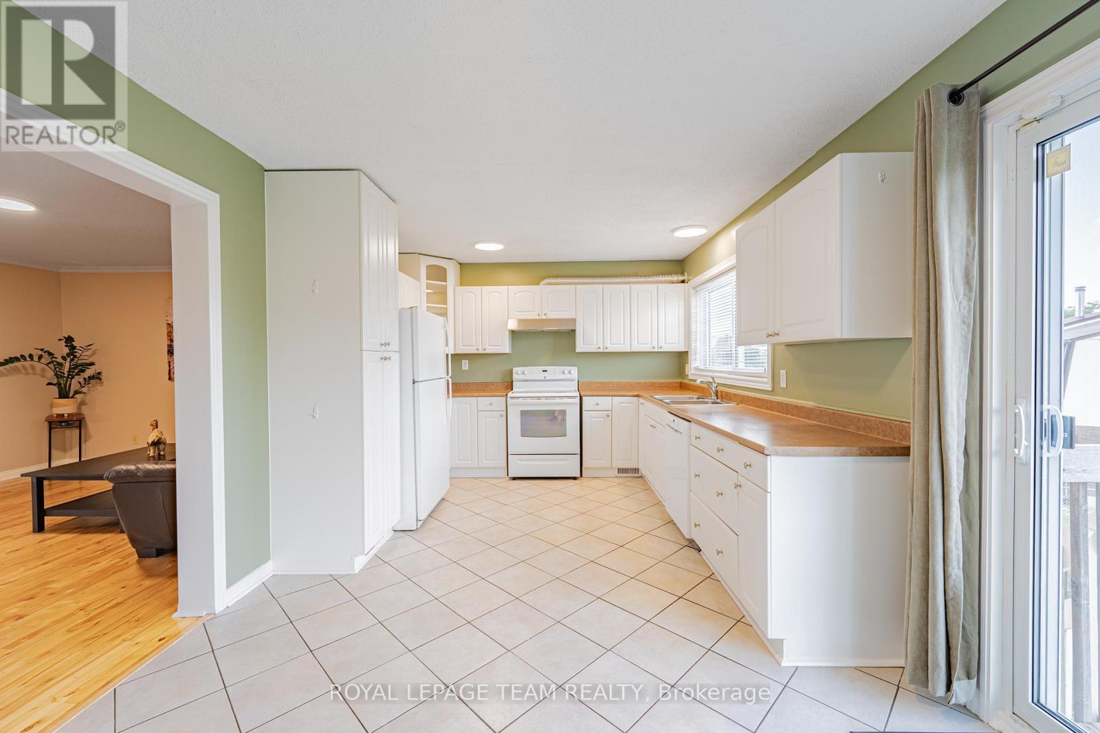 28 Huntview Private