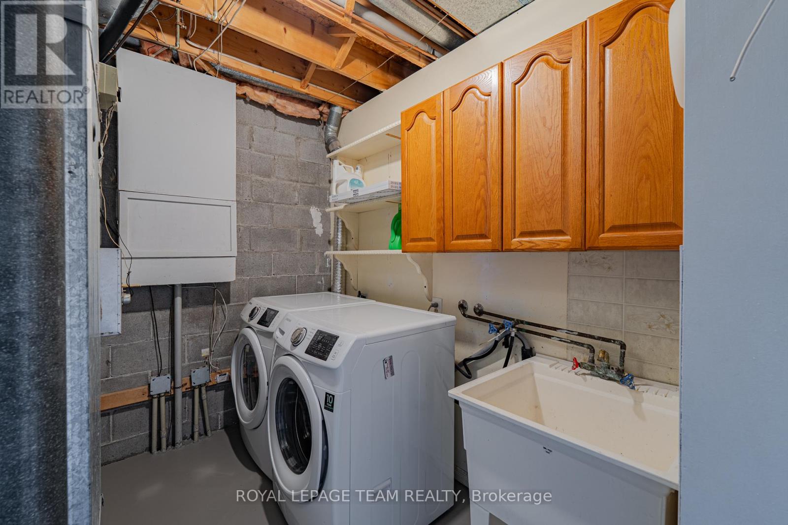 28 Huntview Private