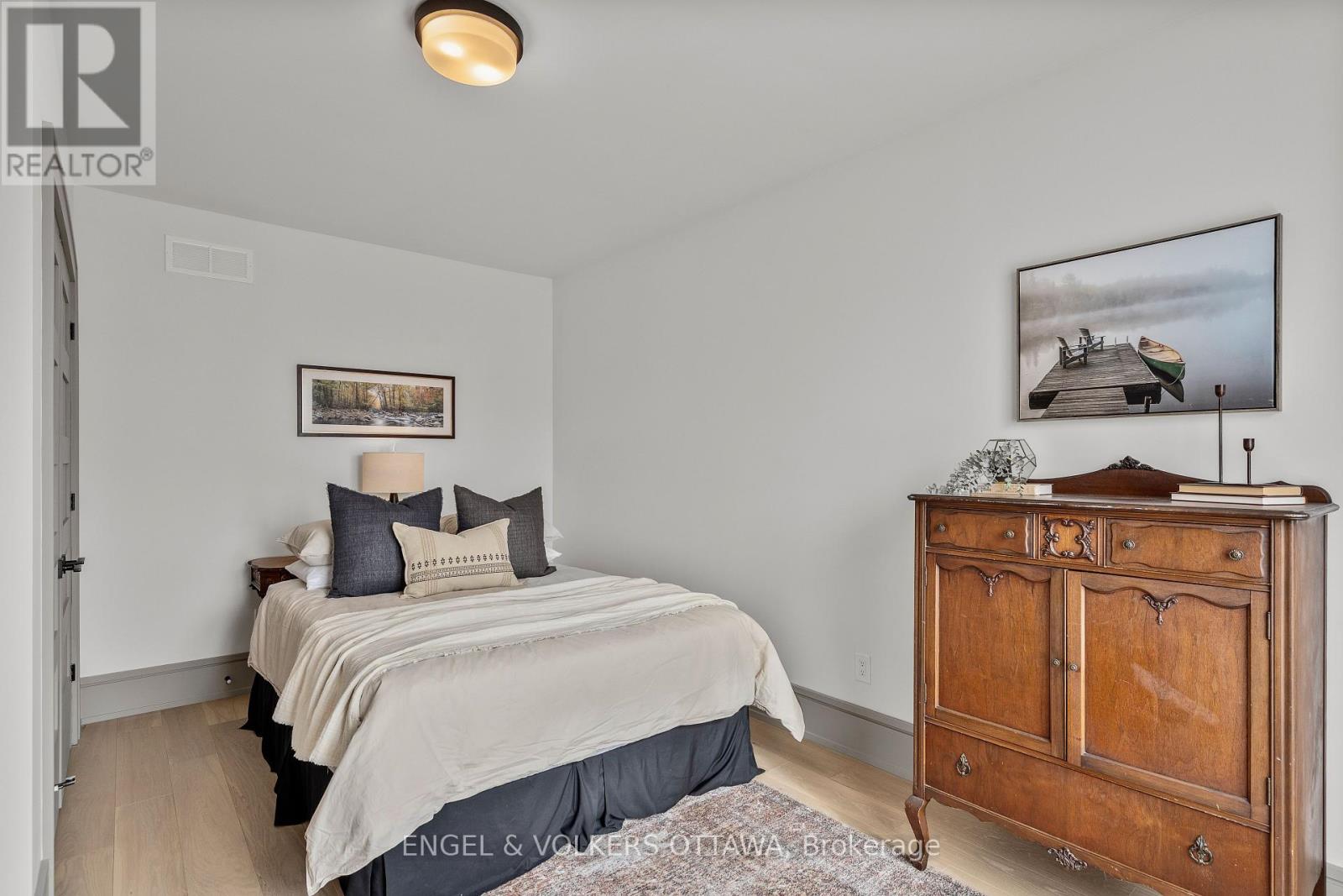37 Clarendon Avenue