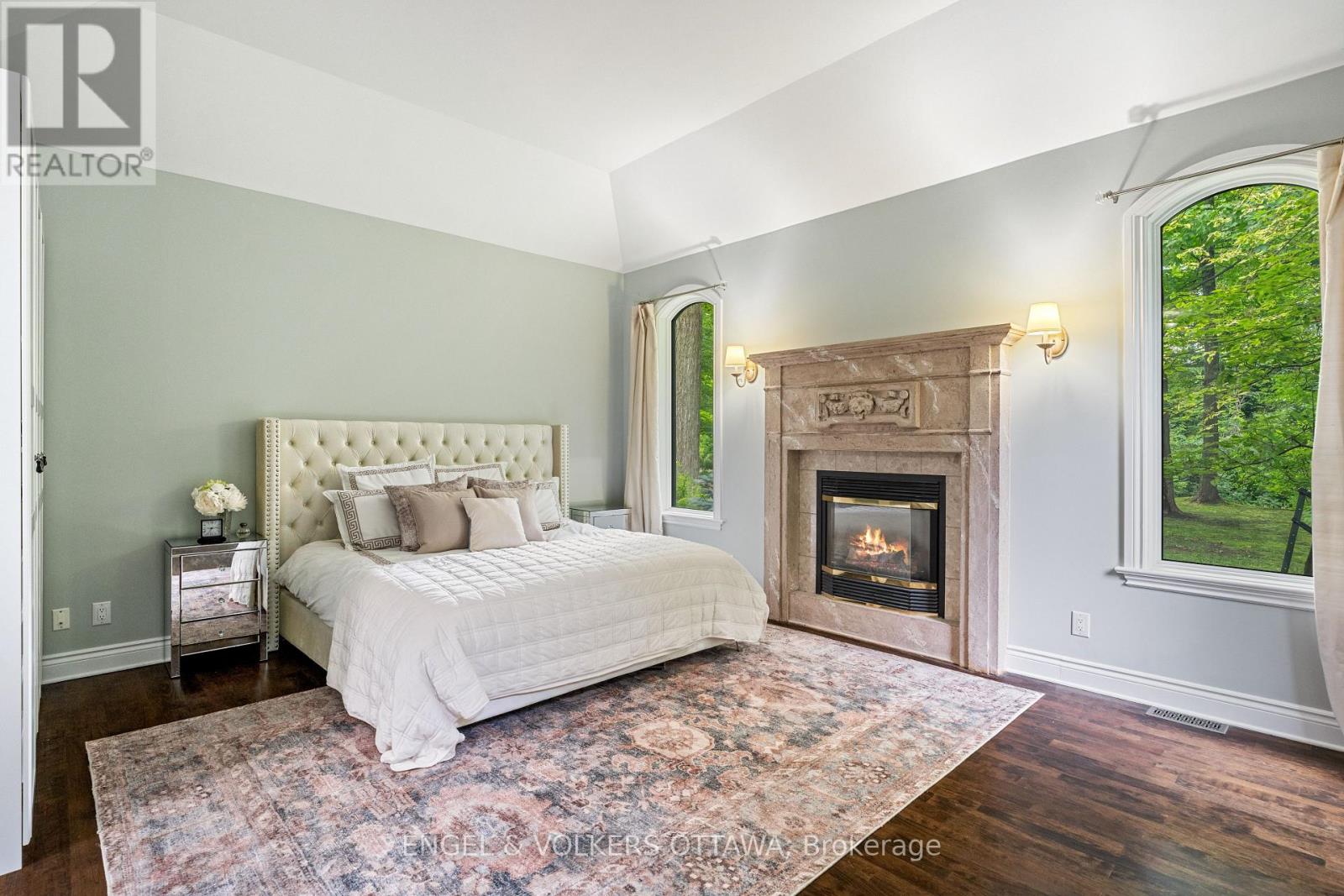 1412 Houston Crescent