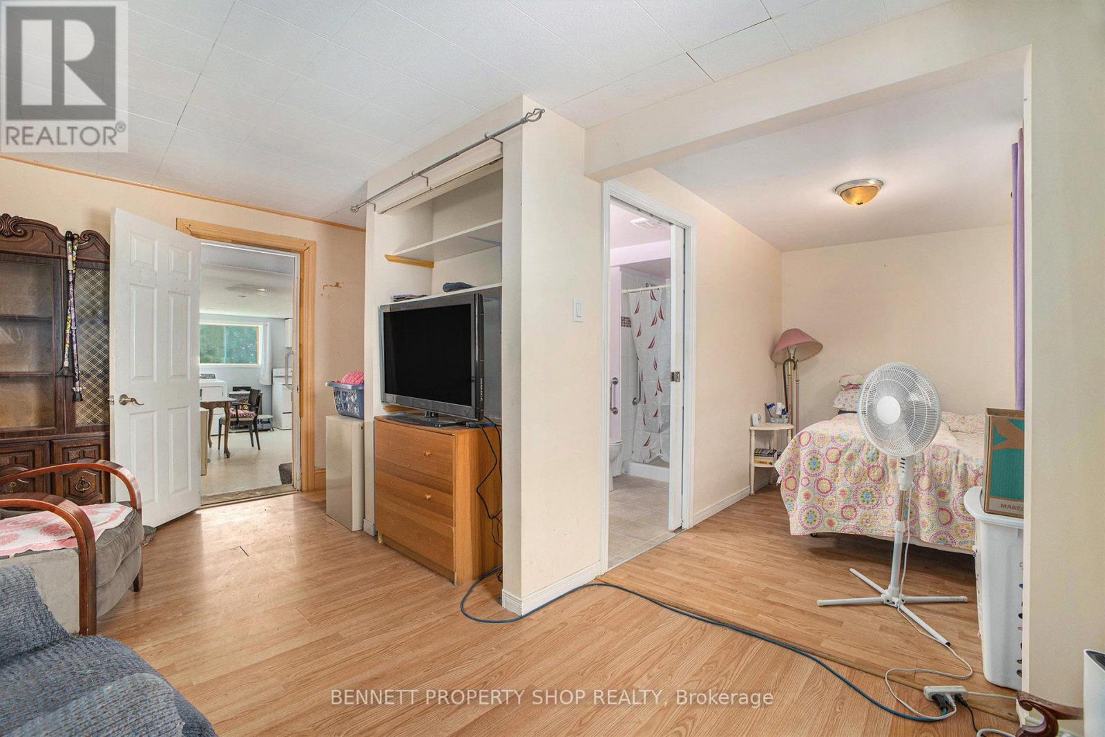 145 Sarah Street E