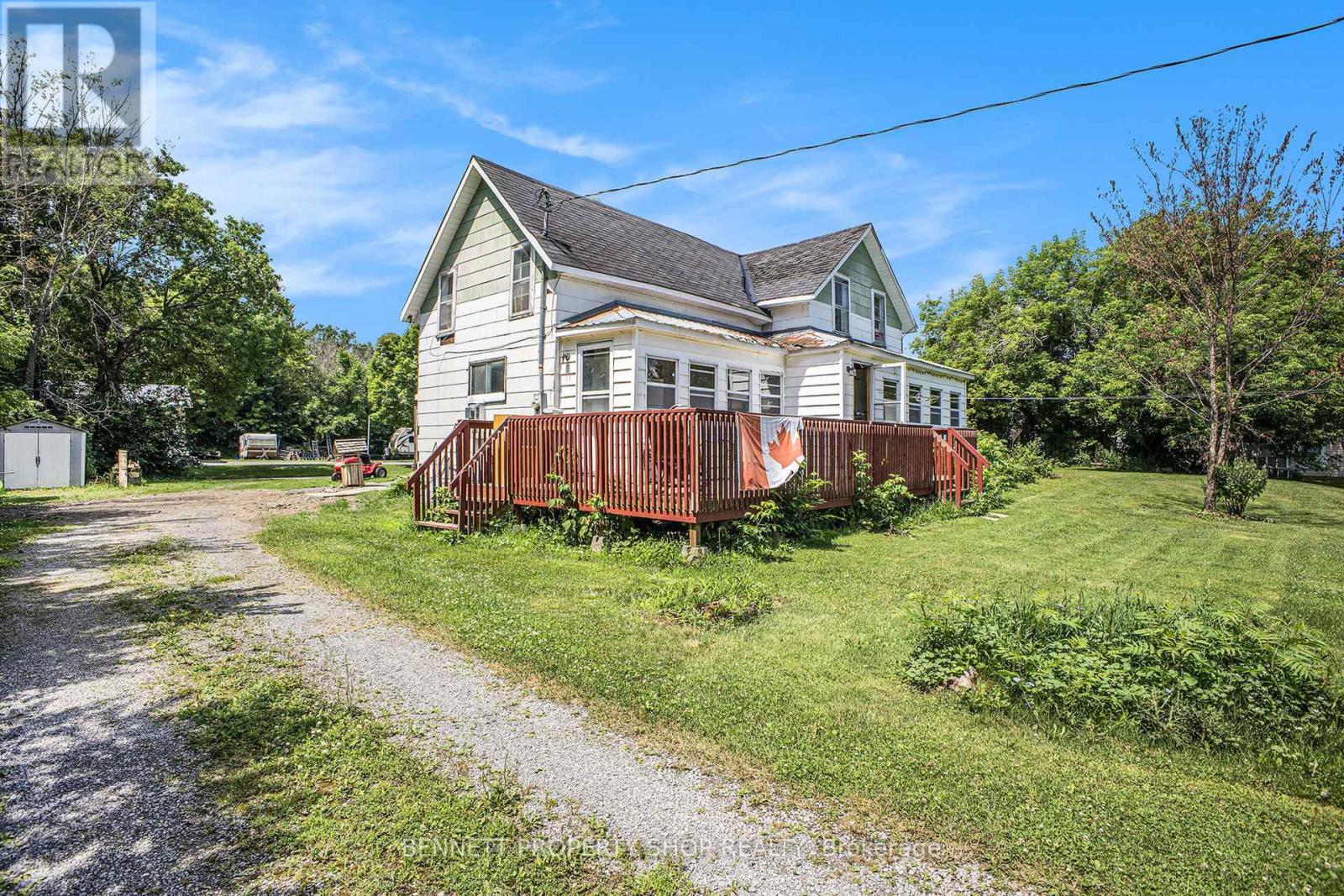 145 Sarah Street E