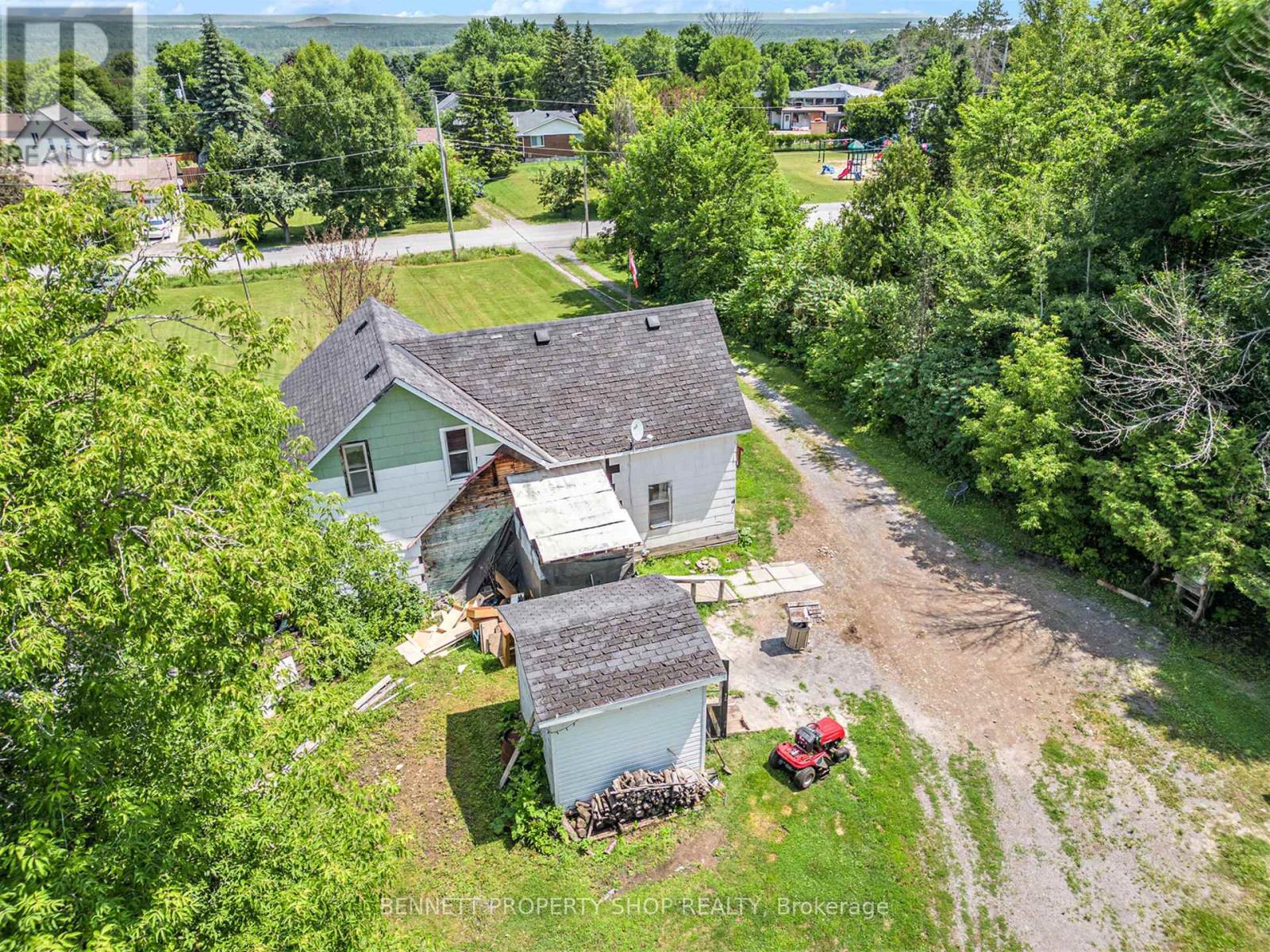 145 Sarah Street E