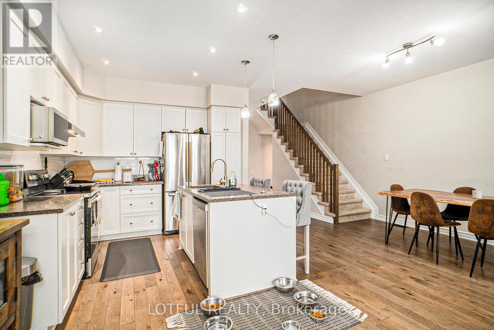 336 Rainrock Crescent