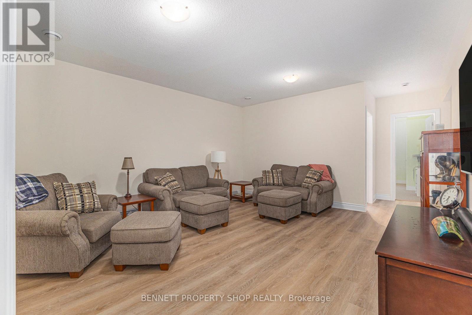 123 Elfin Grove