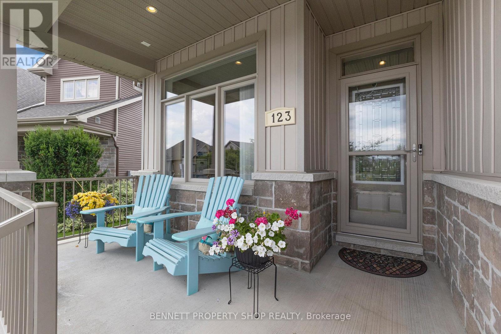 123 Elfin Grove