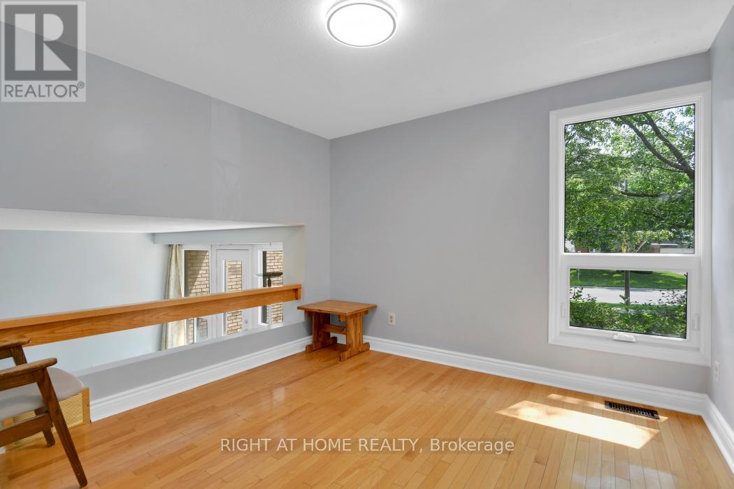 92 - 1913 Stonehenge Crescent S