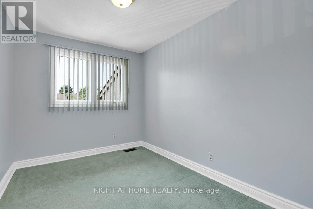 92 - 1913 Stonehenge Crescent S