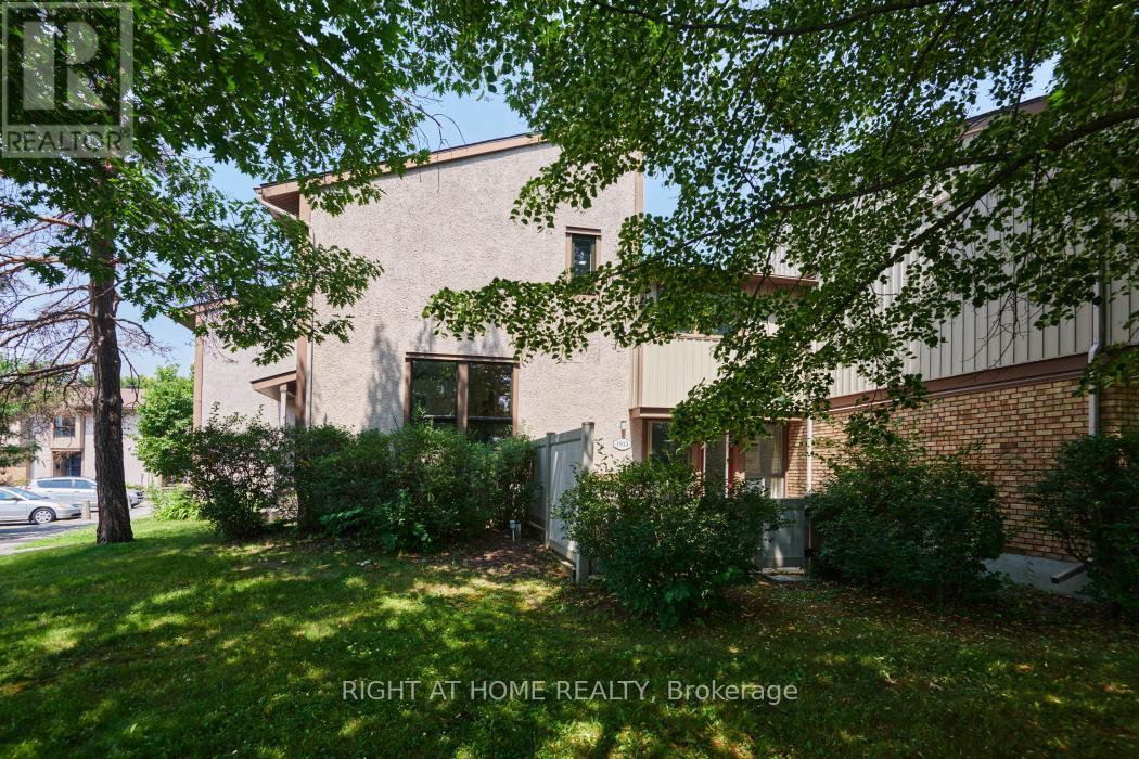 92 - 1913 Stonehenge Crescent S