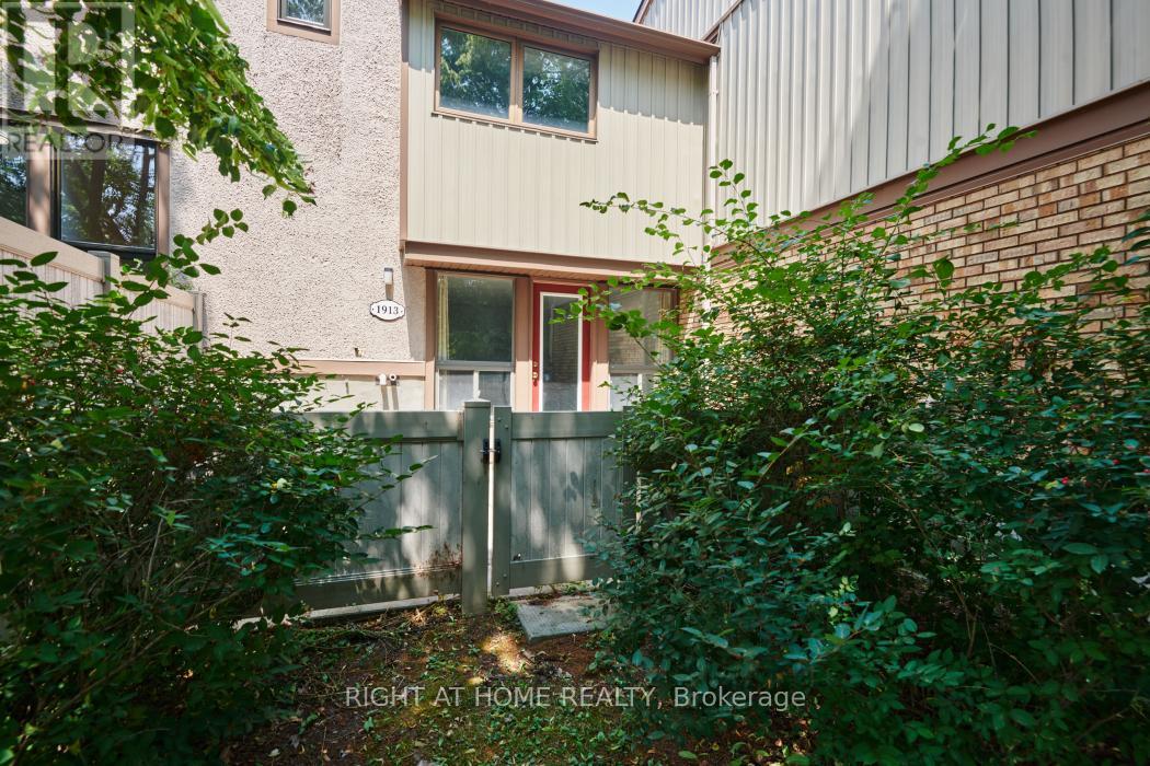 92 - 1913 Stonehenge Crescent S