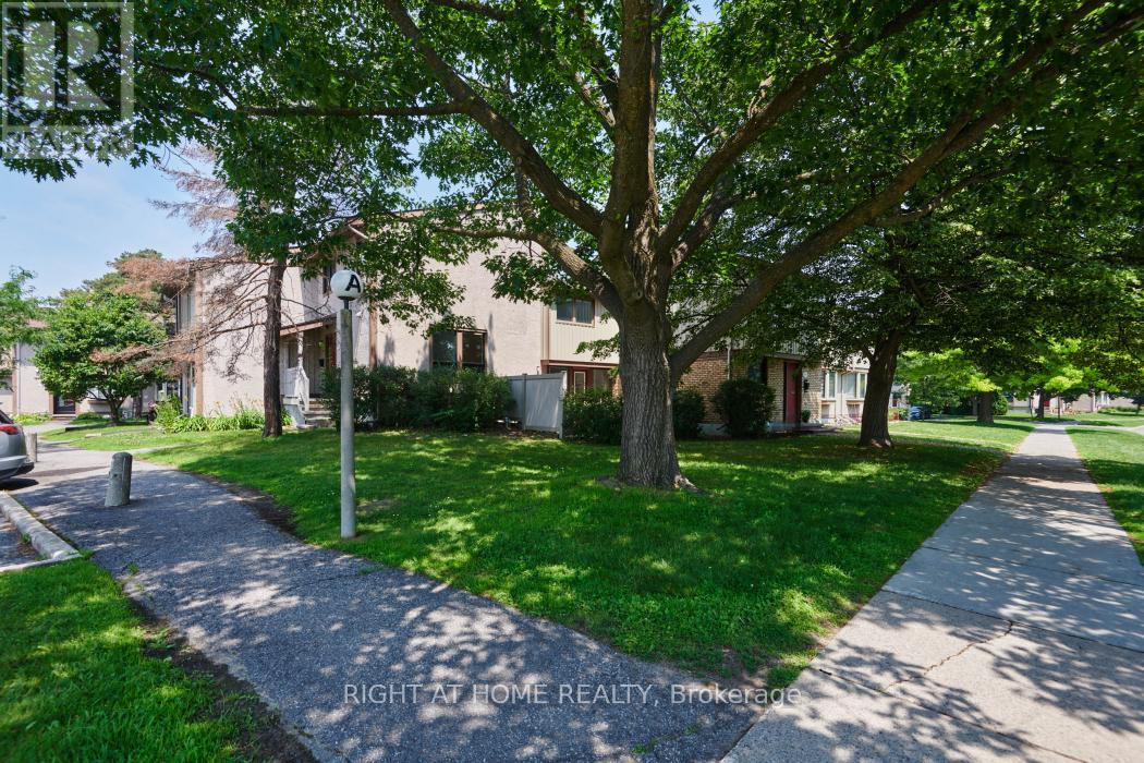 92 - 1913 Stonehenge Crescent S