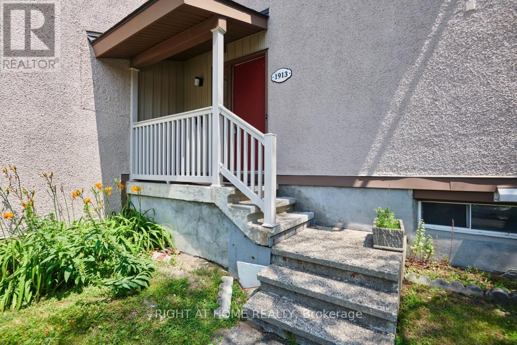 92 - 1913 Stonehenge Crescent S
