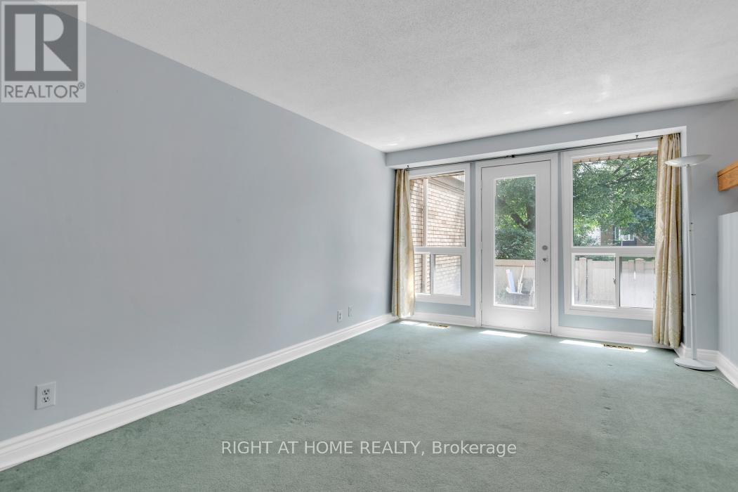 92 - 1913 Stonehenge Crescent S