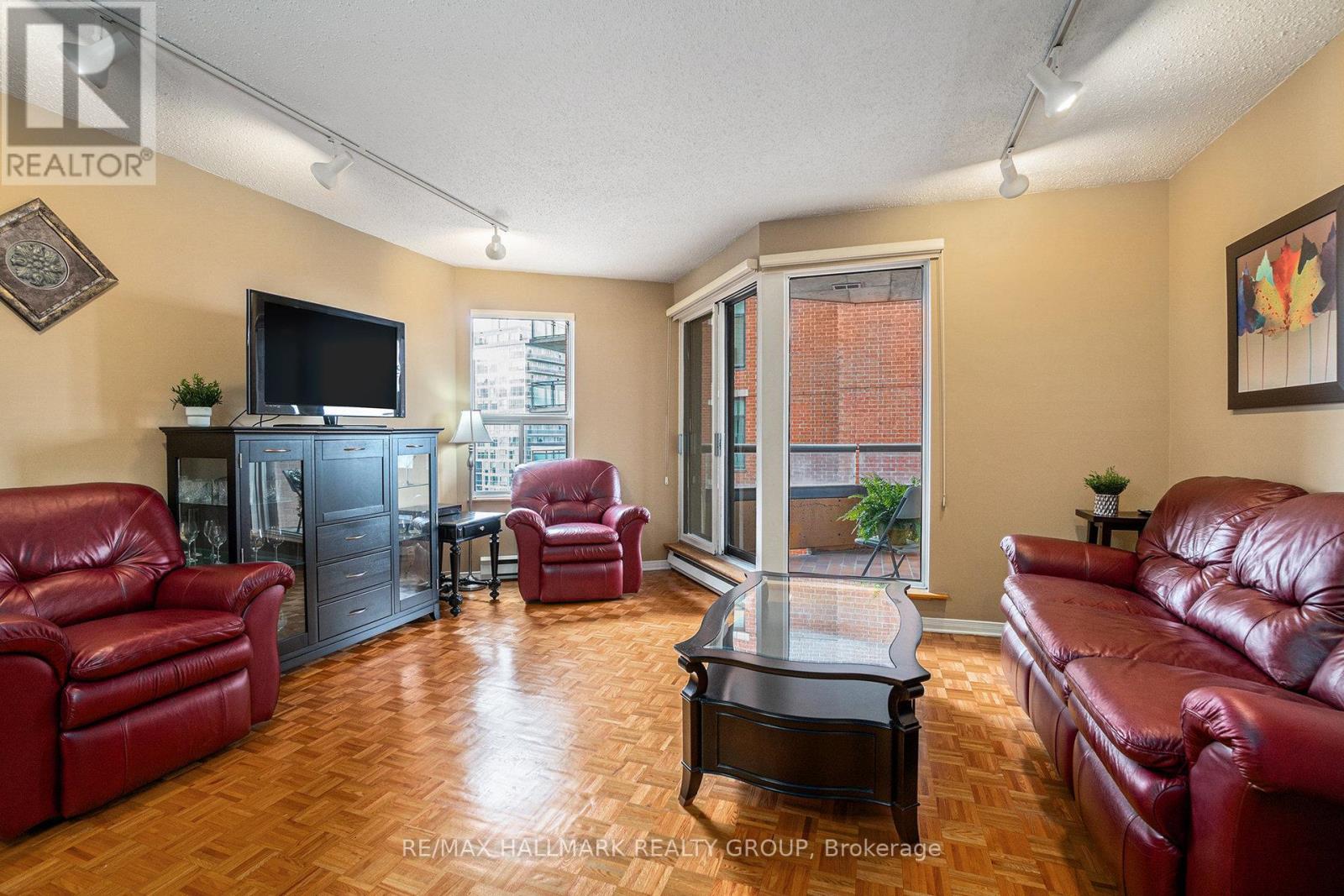 1404 - 556 Laurier Avenue W