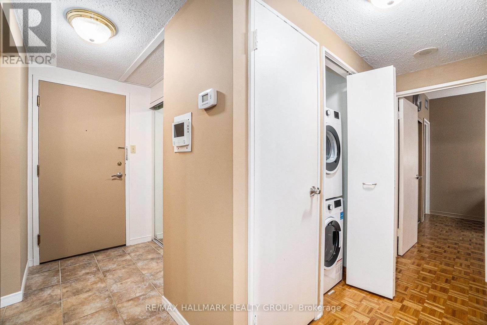 1404 - 556 Laurier Avenue W