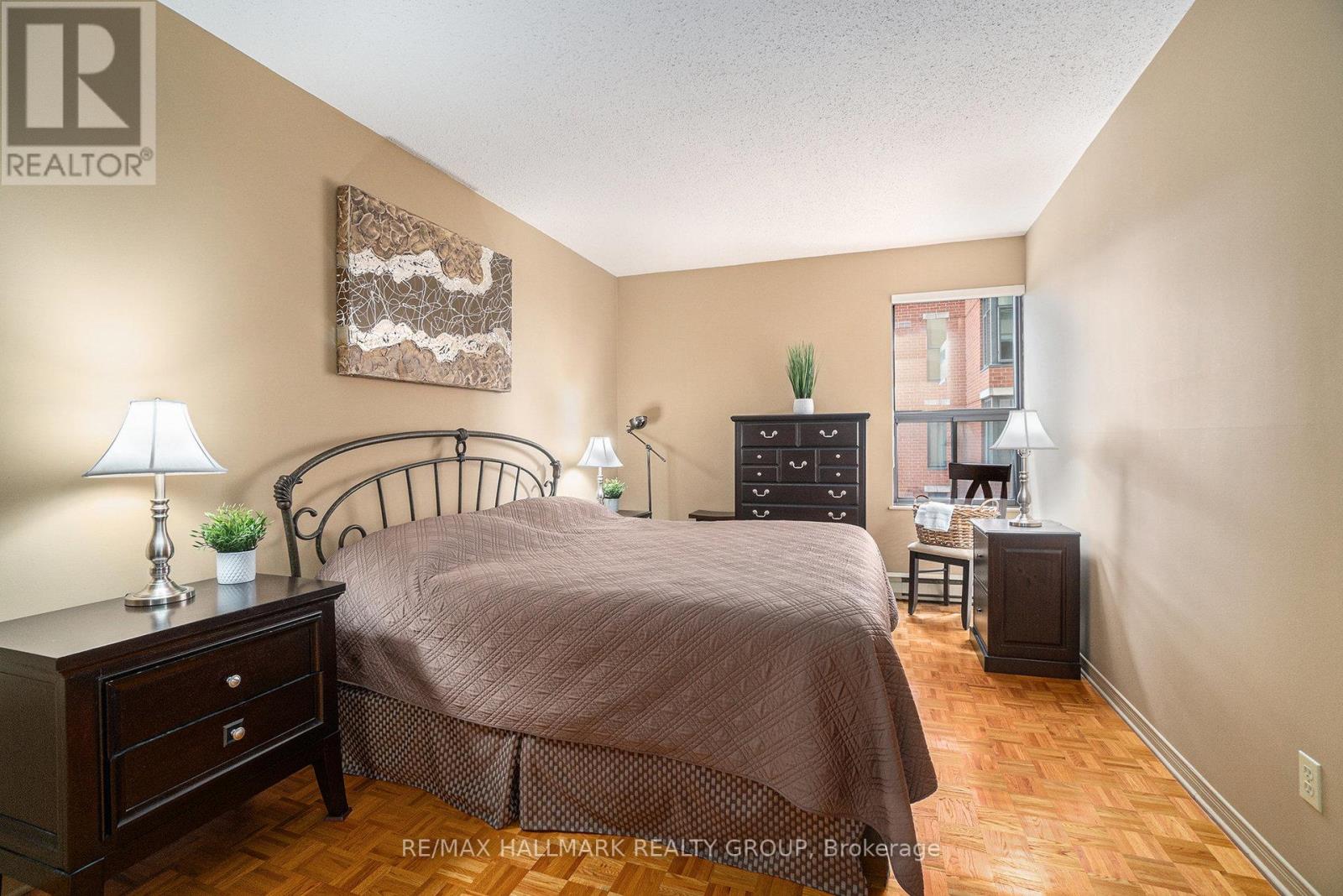 1404 - 556 Laurier Avenue W