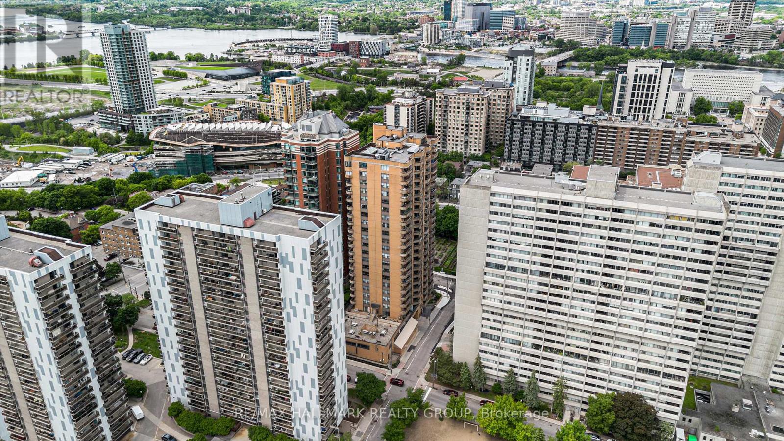 1404 - 556 Laurier Avenue W