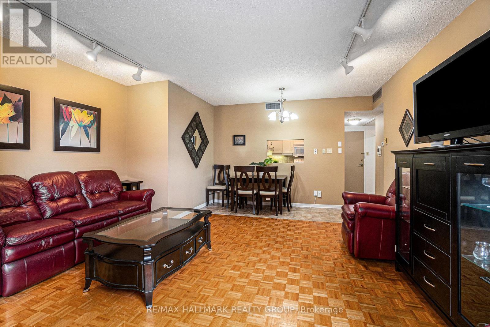 1404 - 556 Laurier Avenue W