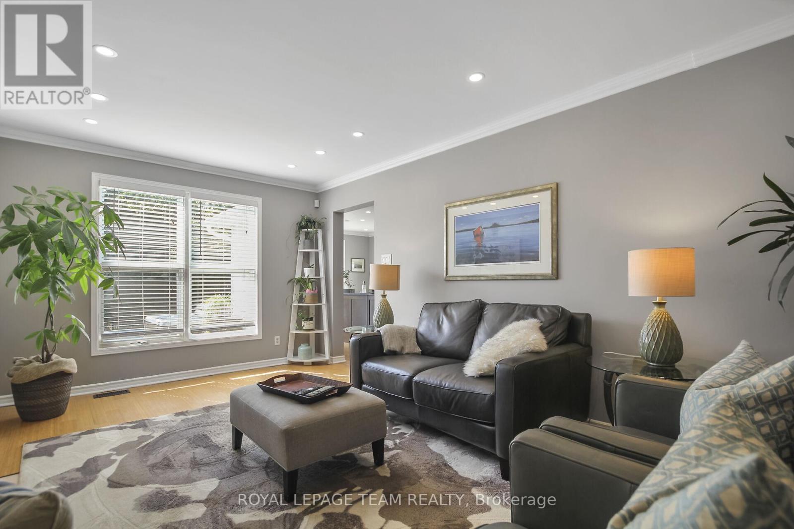 7 Albury Crescent