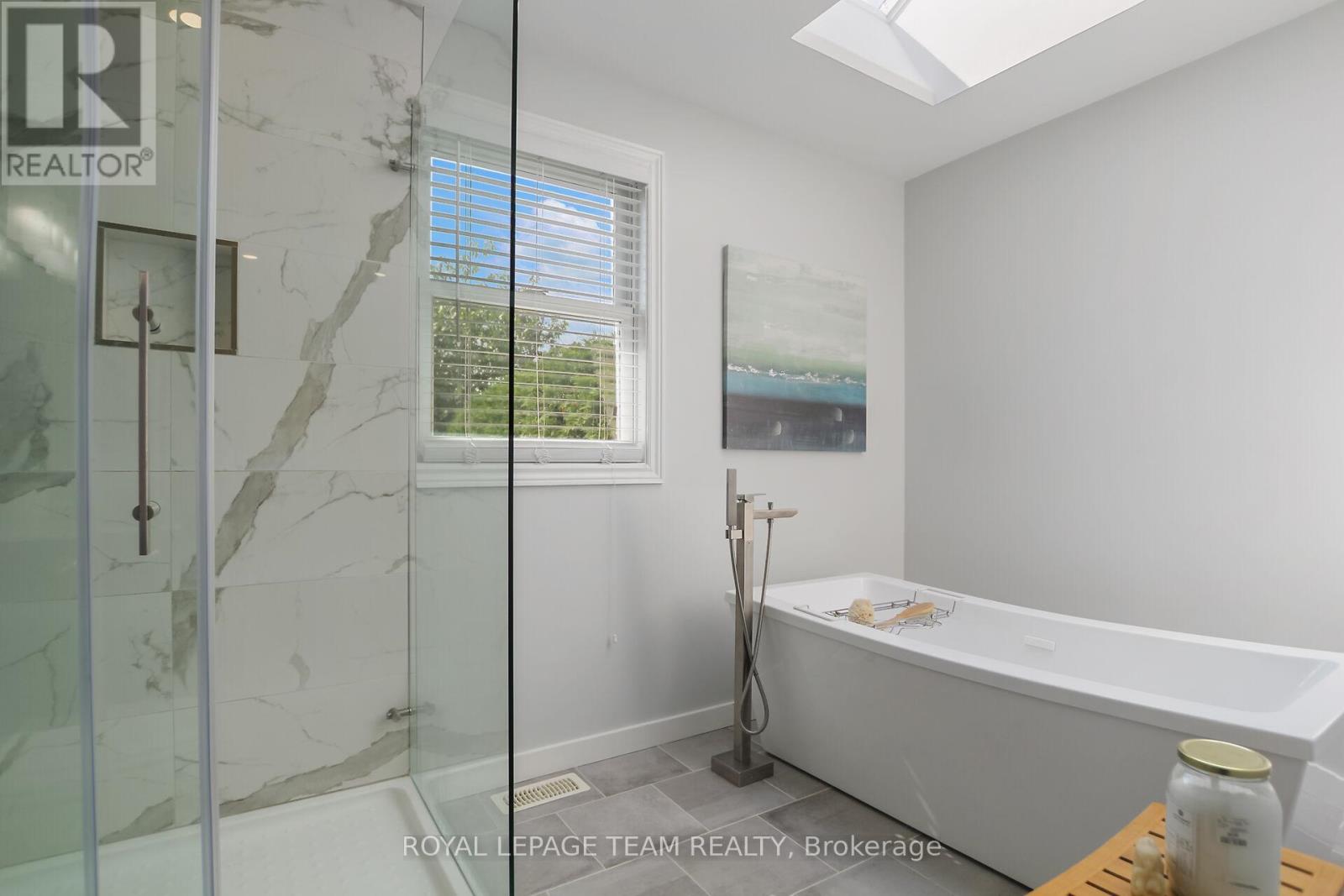 7 Albury Crescent