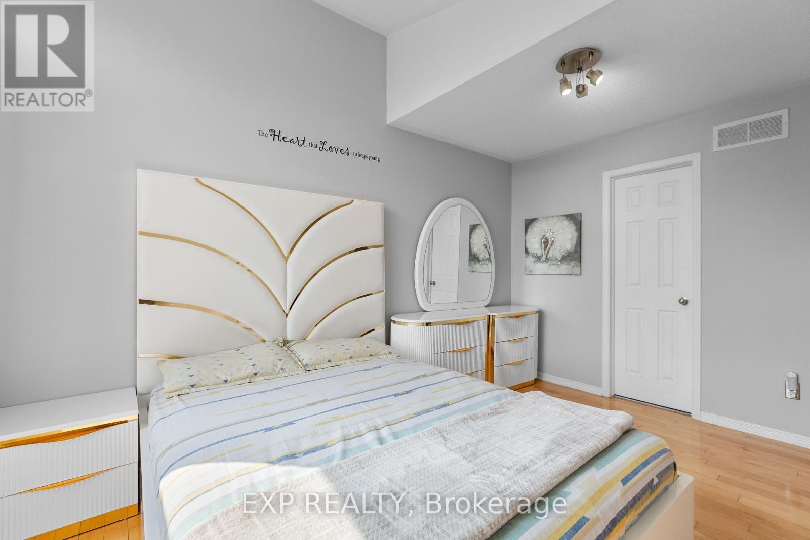 196 Daventry Crescent