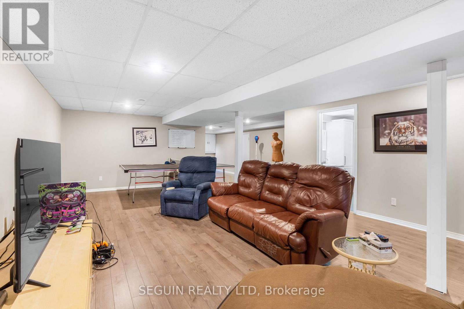 373 Front Road W