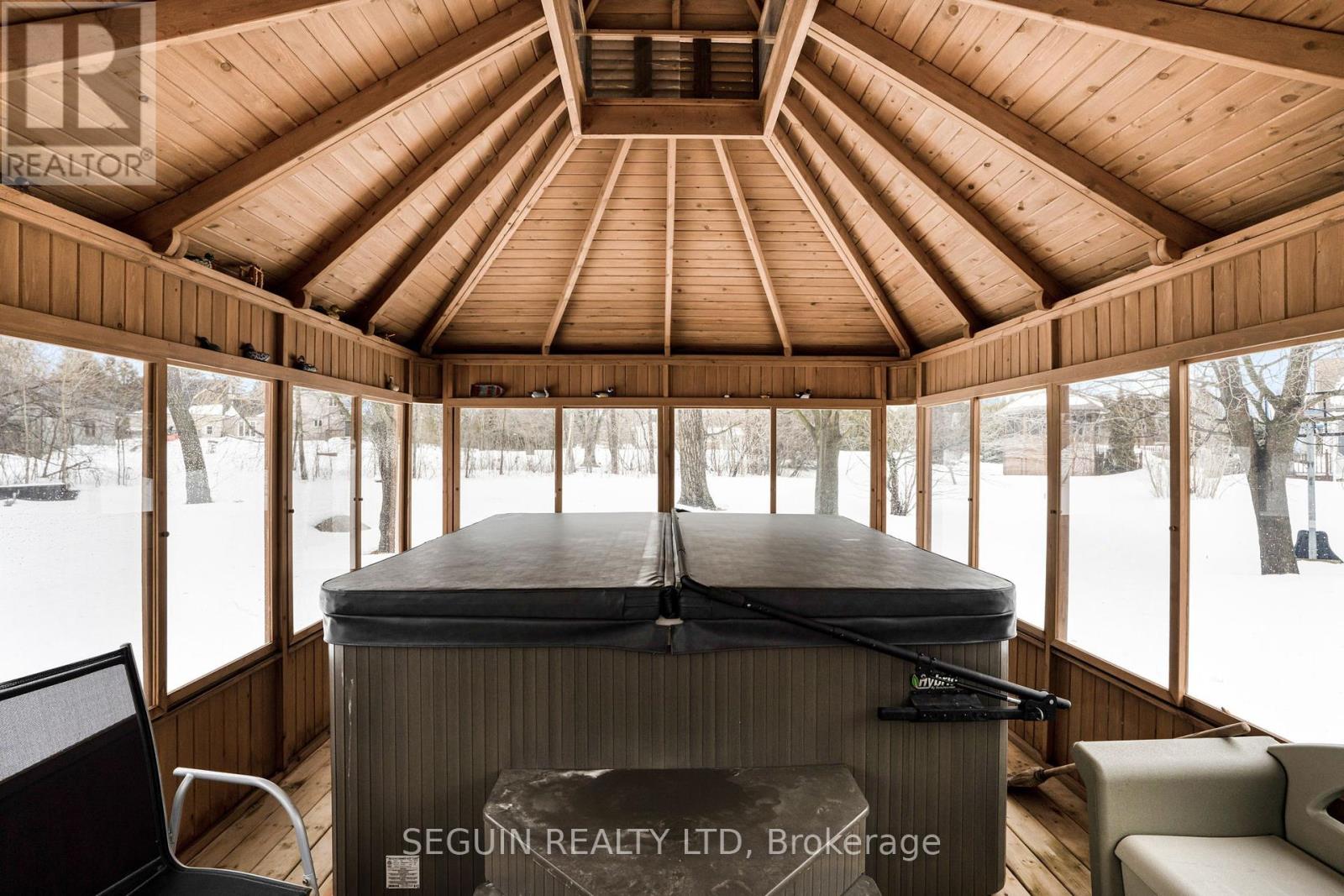 373 Front Road W