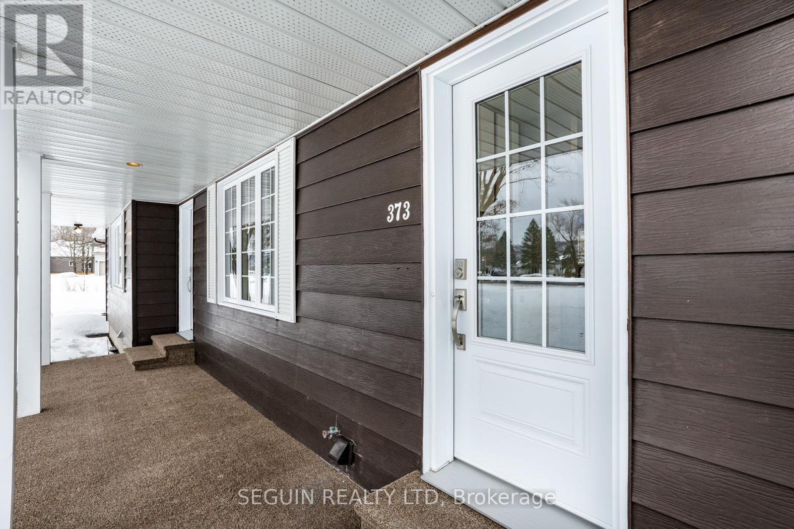 373 Front Road W