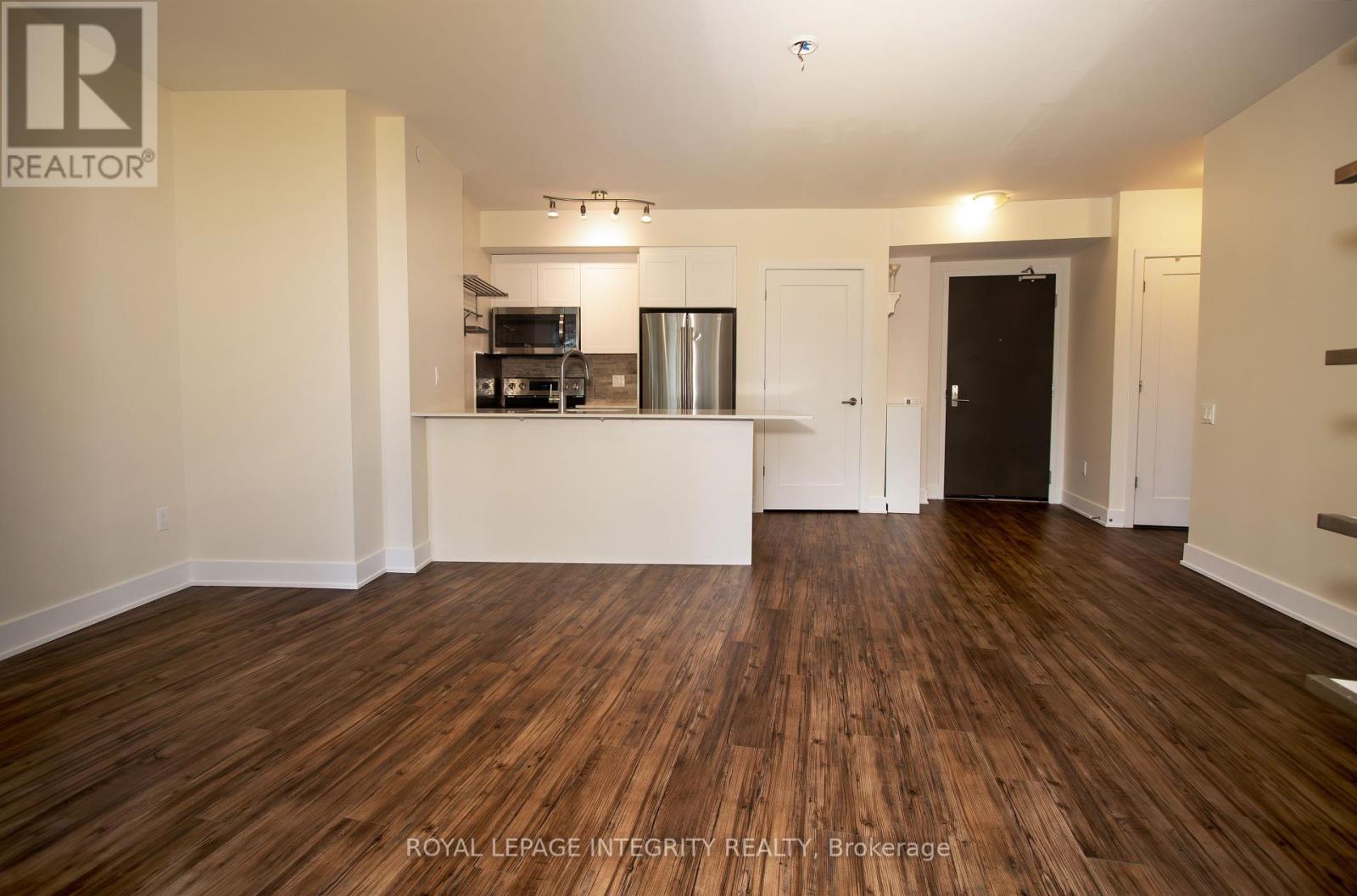 318 - 411 Mackay Street