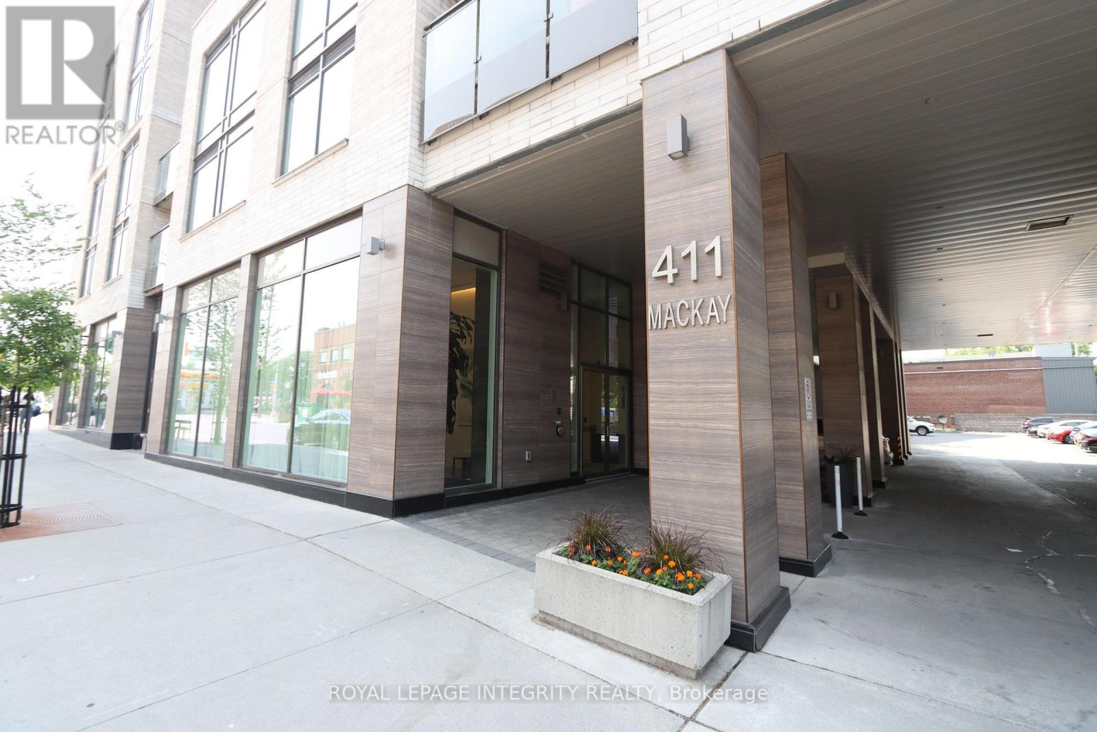 318 - 411 Mackay Street