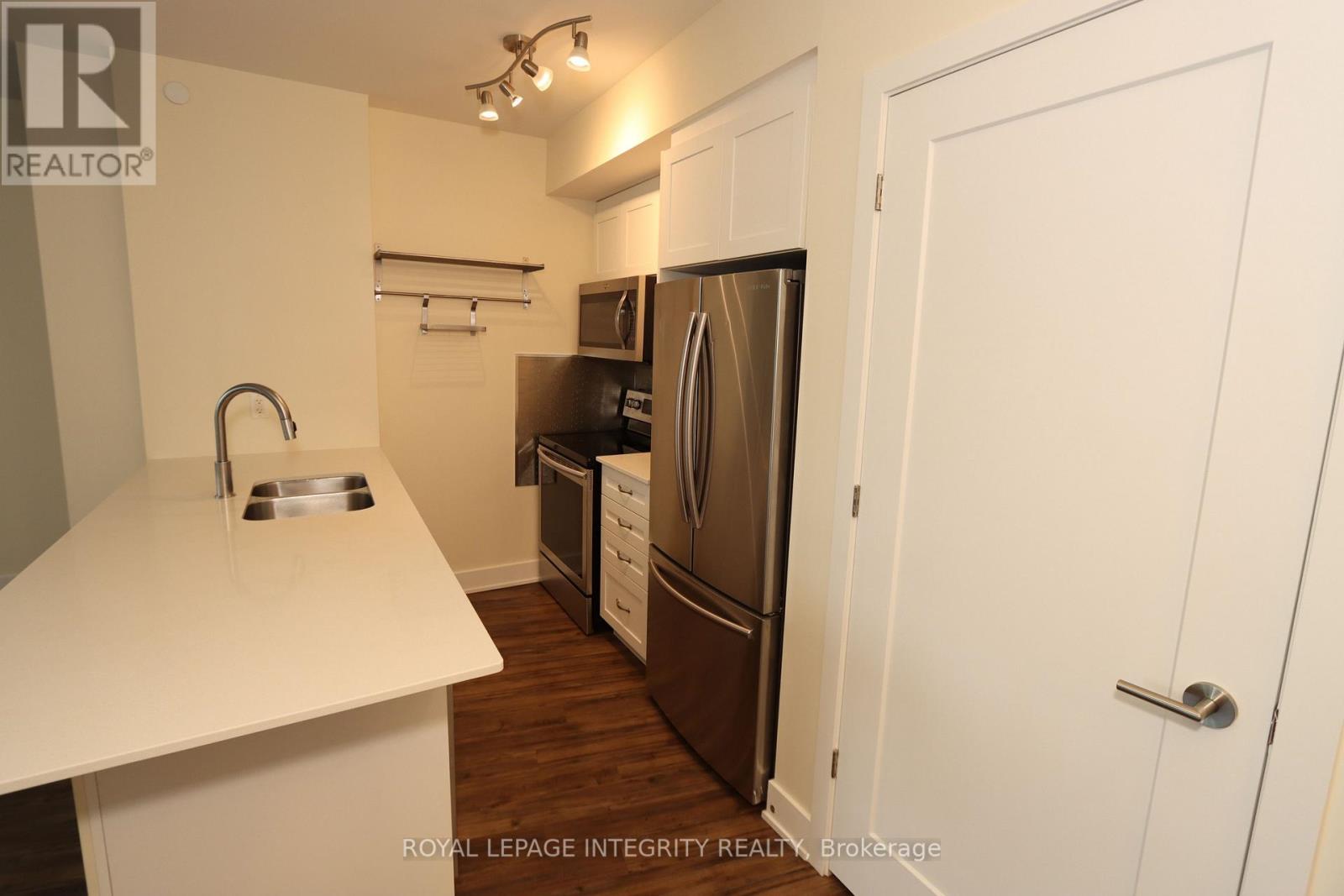 318 - 411 Mackay Street