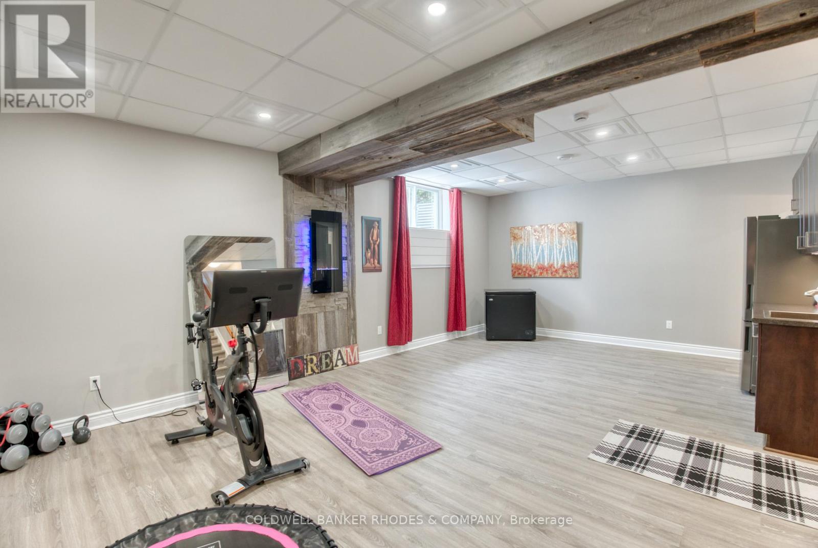 454 Creekview Way
