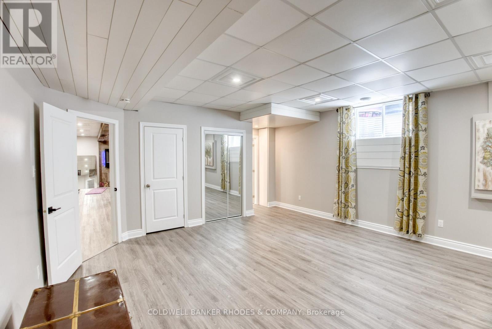 454 Creekview Way