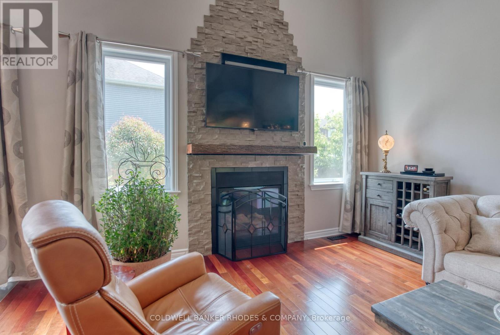 454 Creekview Way