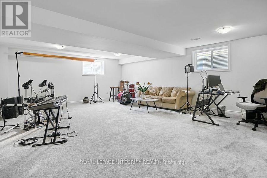 619 Moorpark Avenue