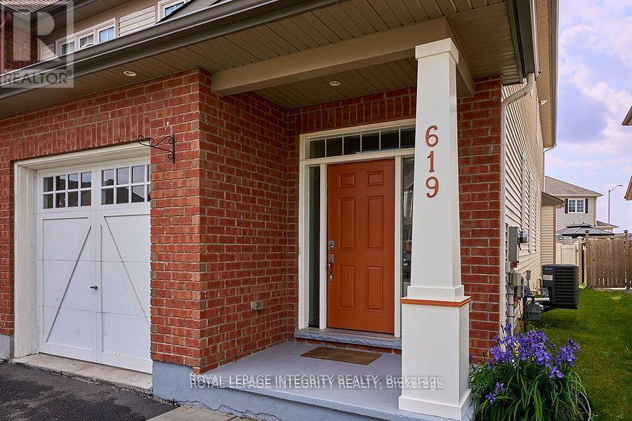 619 Moorpark Avenue