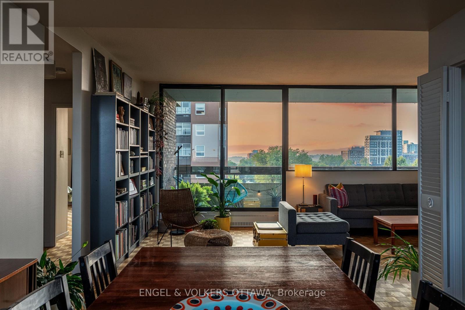 8a - 400 Laurier Avenue E