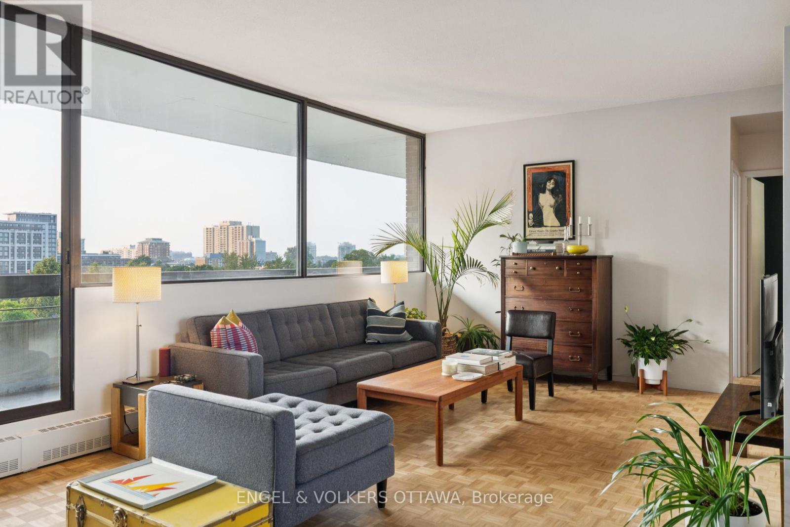 8a - 400 Laurier Avenue E