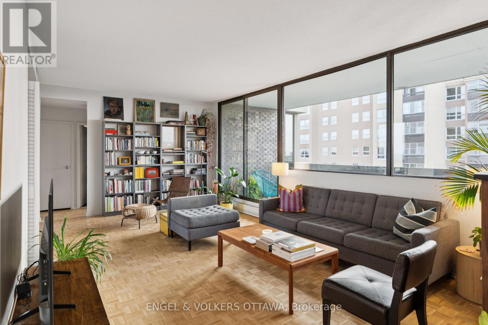 8a - 400 Laurier Avenue E