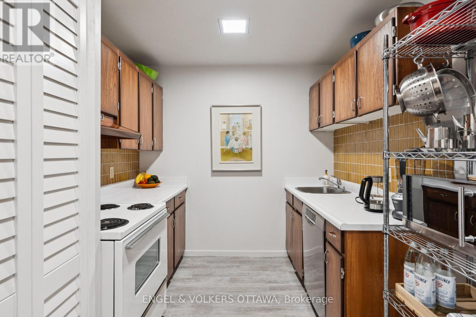 8a - 400 Laurier Avenue E